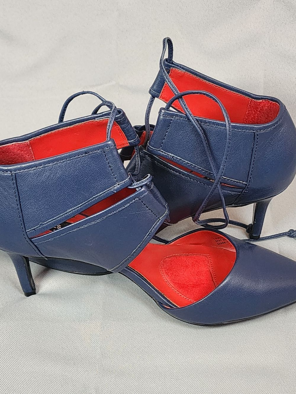 Charles Jourdan India Pump Navy Pointed Lace-Up Heels with Red Interior - Picture 3 of 13